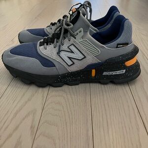 New Balance Men's Gray and Blue Athletic Shoes